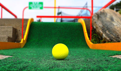 A game of “Maxi-Fun” mini-golf for the whole family by Mini Golf Vanier