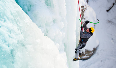 Ice climbing in an enchanting site by La Liberté Nord-Sud